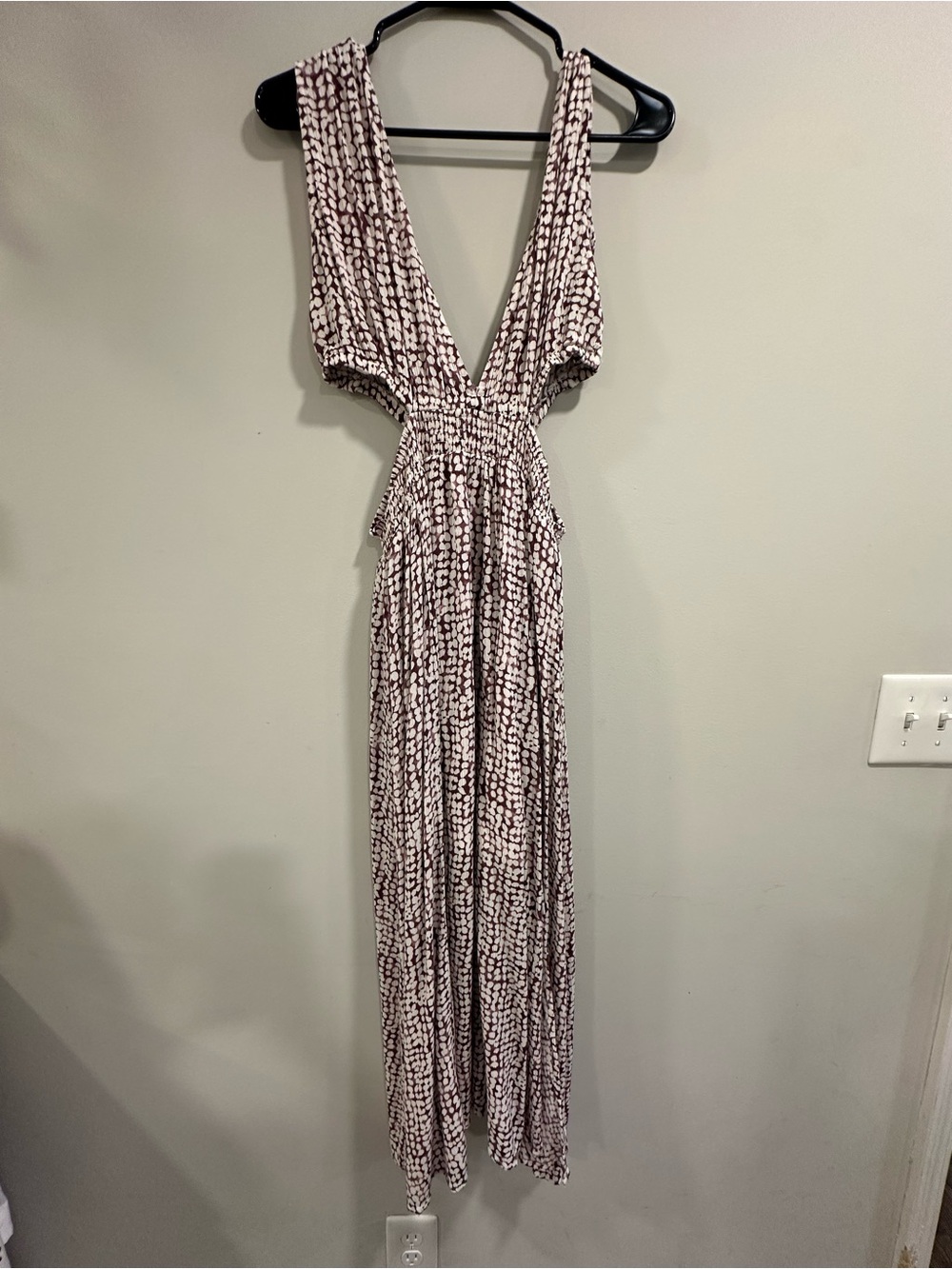 Smocked Maxi Dress in White and Burgundy - Size L